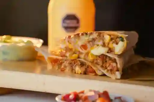 Quesadila con Pollo Desmechado