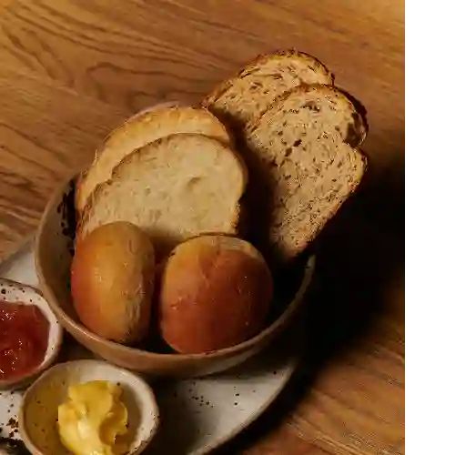 Canasta de panes artesanales