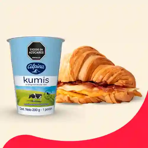 Sanduche Tocineta-huevo y Kumis Alpina