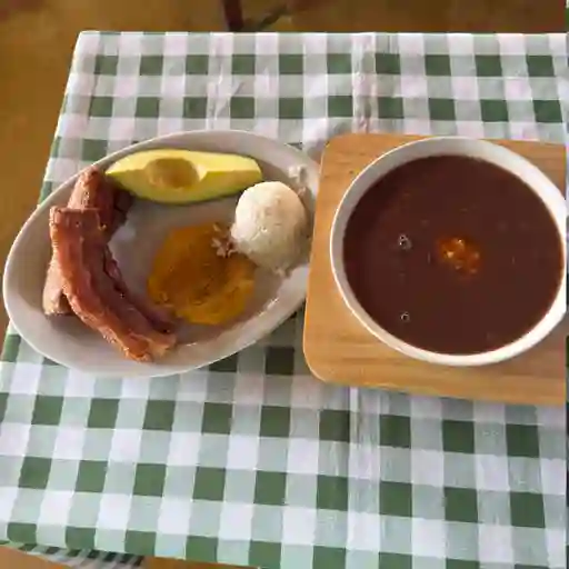Don frijoles con chicharrón