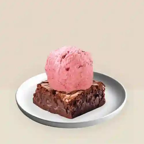 Brownie con Helado de Fresa