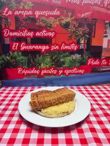 Arepa con Chicharrón