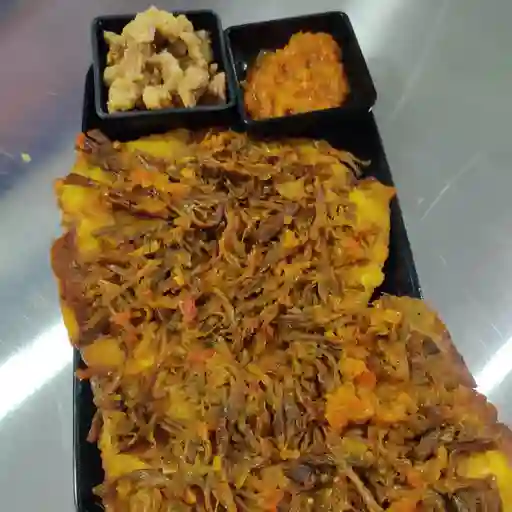 Tostadas de plátanoconcarnesychicharrón