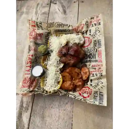 Chorizada de Chicharrón y Patacones
