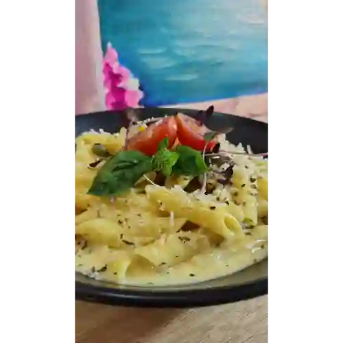 Penne en Salsa Cheddar y Tomate Cherry