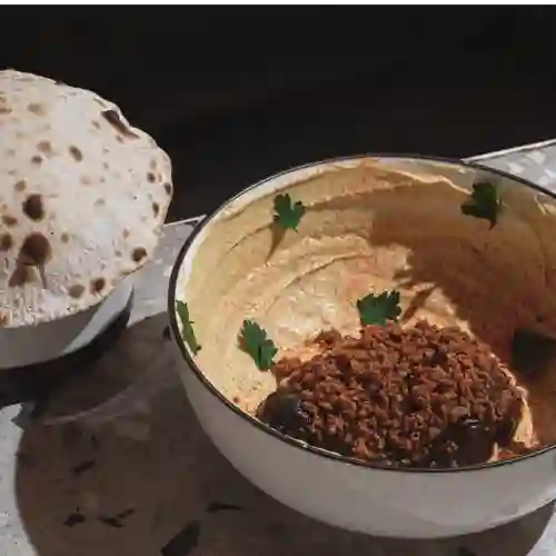 Berenjena Al Carbón y Hummus de Garbanzo