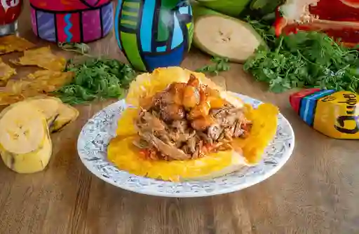 Patacón con Carne Desmechada