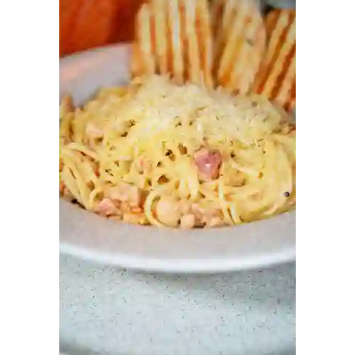 Pasta Alfredo con Pollo