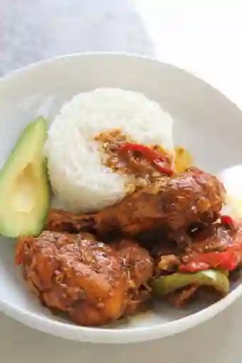 Pollo Guisado Almuerzo