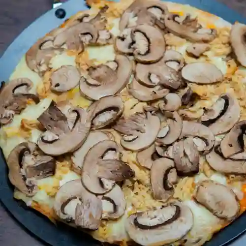 Pizza Pollo Champiñones Familiar