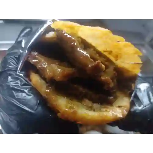 Arepa Frita con Asado Negro