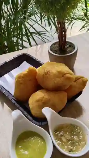 Empanada de Yuca Pollo