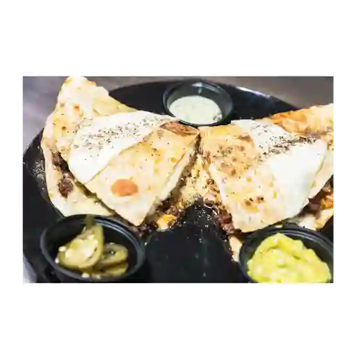 Quesadilla mixta res y pollo cocacola
