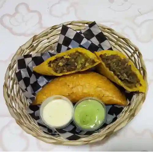 Empanada de Carne Desmechada