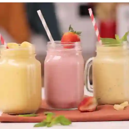 Jugos Naturales en Leche 16 Oz