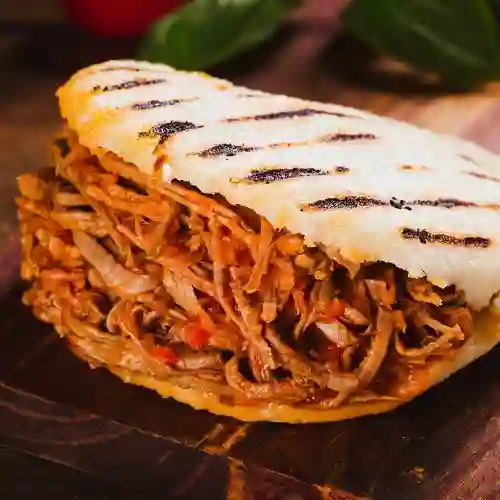 Arepas Rellenas con Carne y Pollo