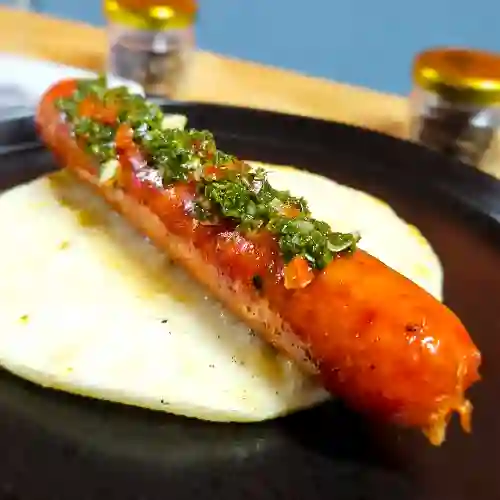 Chorizo Artesanal Acompañado de Arepa de Peto