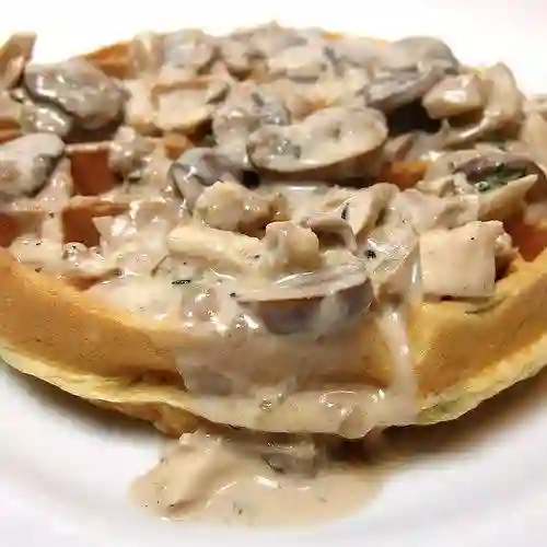 Waffle Pollo y Champiñones