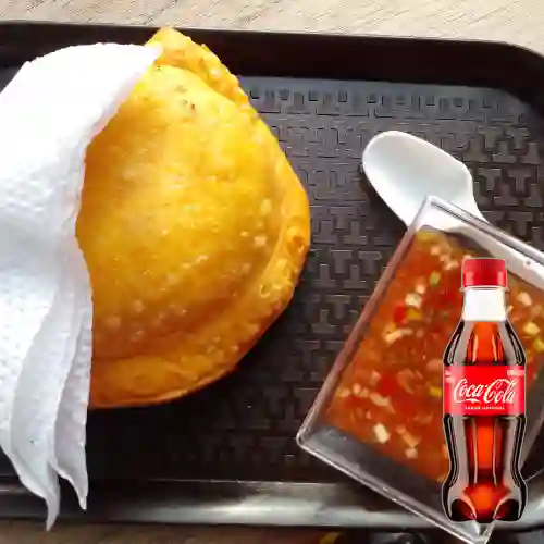 Combo Empanada Ranchera + Coca Cola Original 250ML