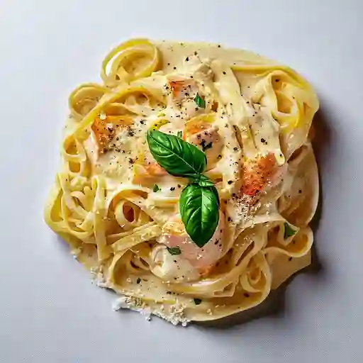Pasta Alfredo con Pollo