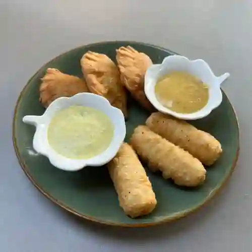 3 Deditos de Queso + 3 Empanaditas de Pollo