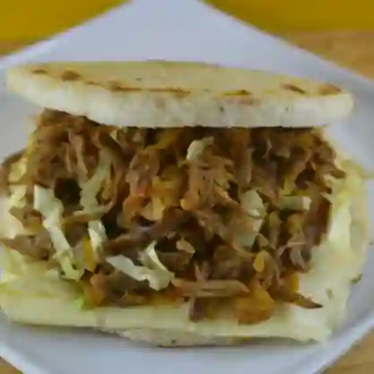 Arepa rellena de carne