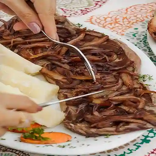 Lomo Fino Encebollado/ Pimienta