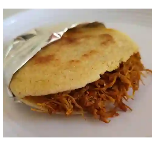 Arepa Rellena de Carne Desmechada