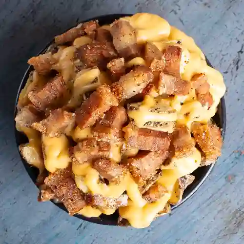 Papas con Chicharrón y Cheddar