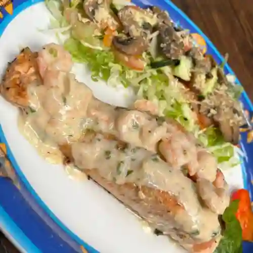 Salmon en Salsa de Camaron