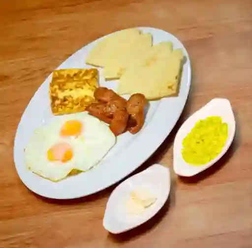 Huevos Fritos con Arepa