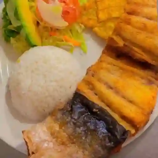 Combo bagre + coca cola