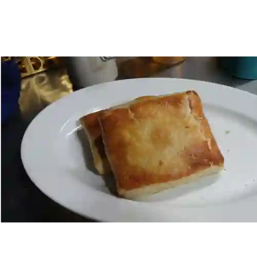Pastel Hojaldrado de Carne Desmechada