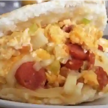 Arepa de Huevos Pericos y Chorizo