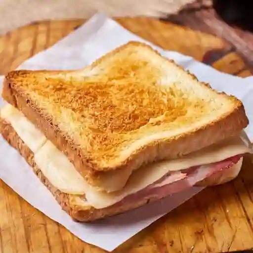 Sandwich de jamon y queso