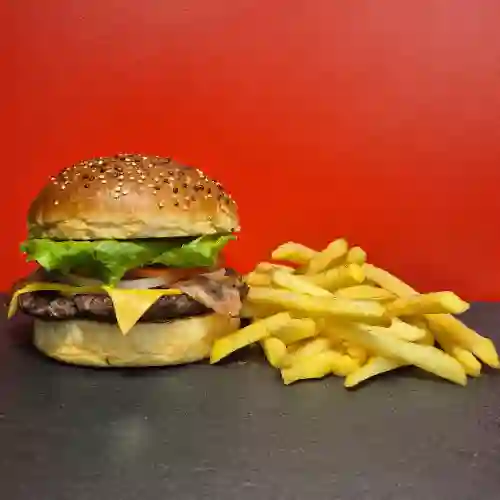 una Hamburguesa de Carne y Papas