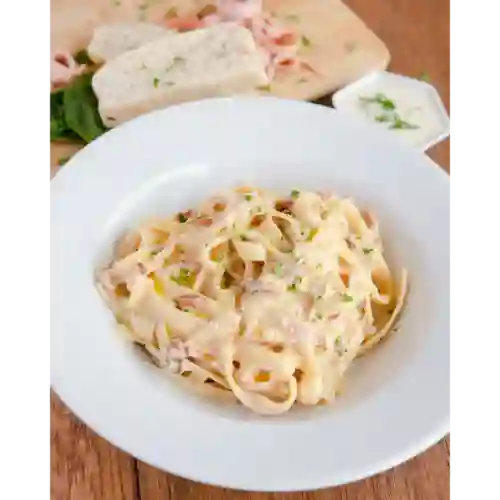 Pasta Carbonara + Bebida