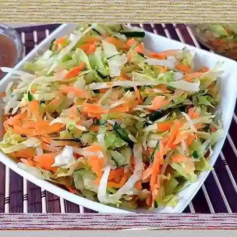 Porción ensalada lechuga
