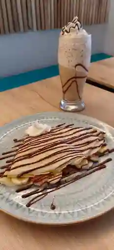 Crepe de Frutas con Chocolate + Granizado de Café 16 Oz