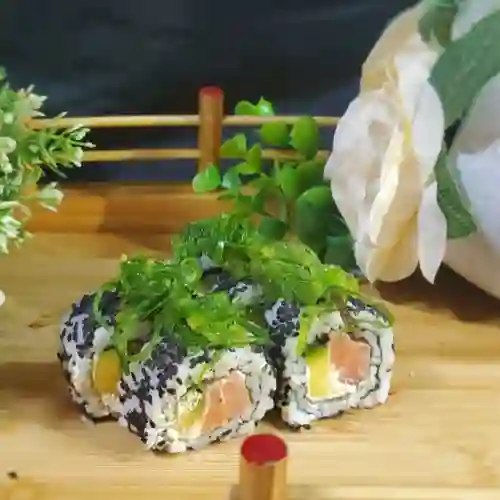 Salmon Especial Roll