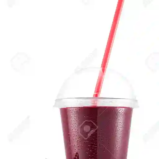 Jugo de mora en agua