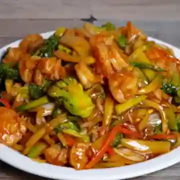 Shop suey mar y tierra camarón y carnes