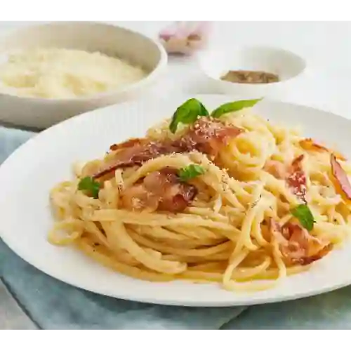 Pasta Carbonara con Tocineta
