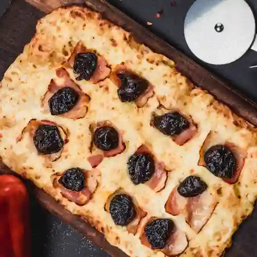 Pizza Familiar Ciruela con Tocineta
