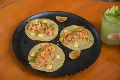 Taquitos de Camarón y Mezcal