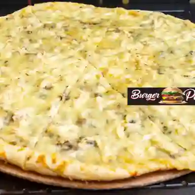 Pizza de Pollo y Champiñón + Gaseosa