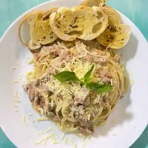 Pasta Carbonara+pan+bebida