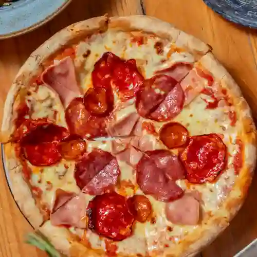 Pizza cuatro carnes