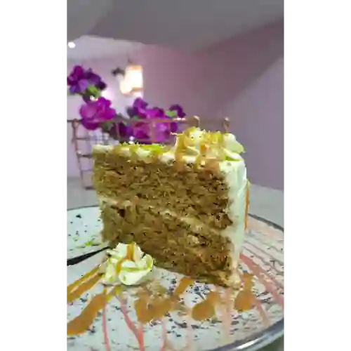 Porción Torta de Zanahoria