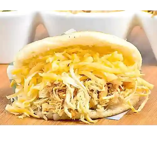 Arepa de Pollo Esmechado